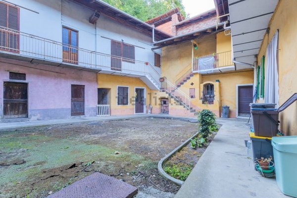 casa indipendente in vendita a Serravalle Sesia in zona Vintebbio