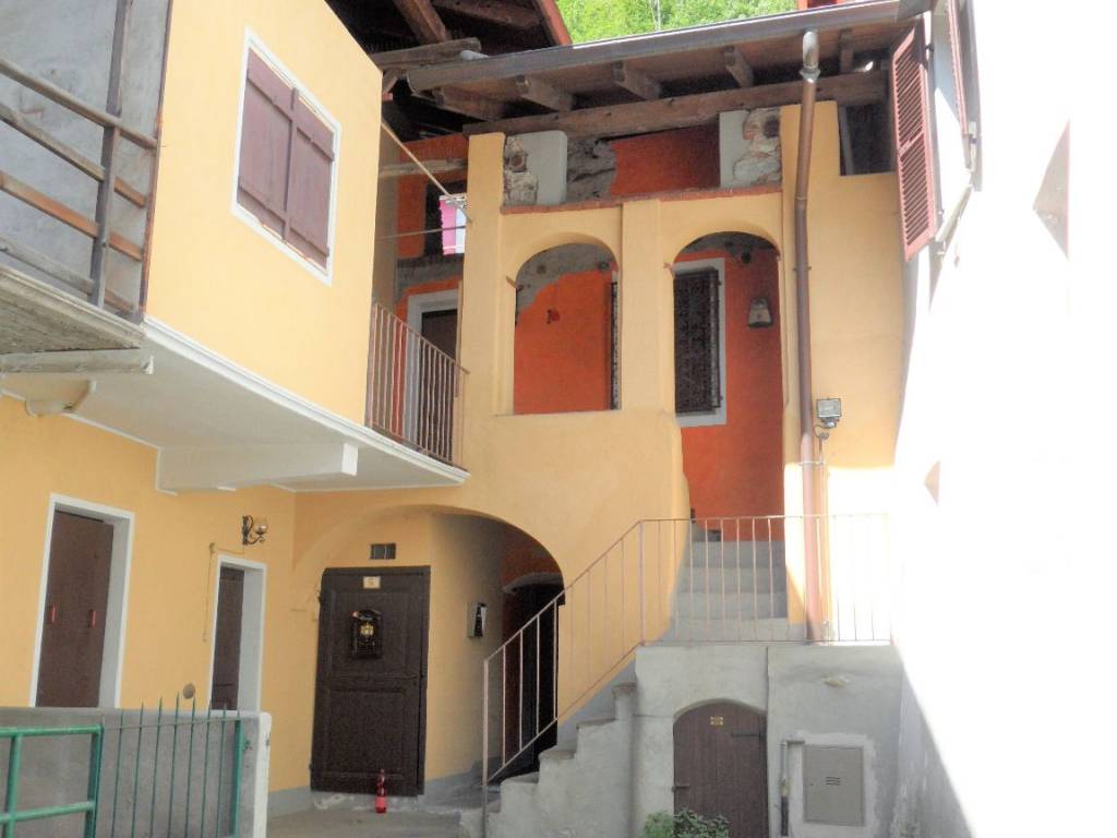 casa indipendente in vendita a Serravalle Sesia in zona Vintebbio