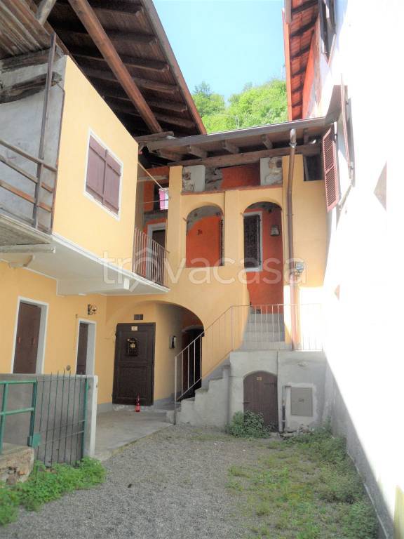 casa indipendente in vendita a Serravalle Sesia in zona Vintebbio