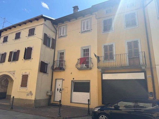 casa indipendente in vendita a Serravalle Sesia