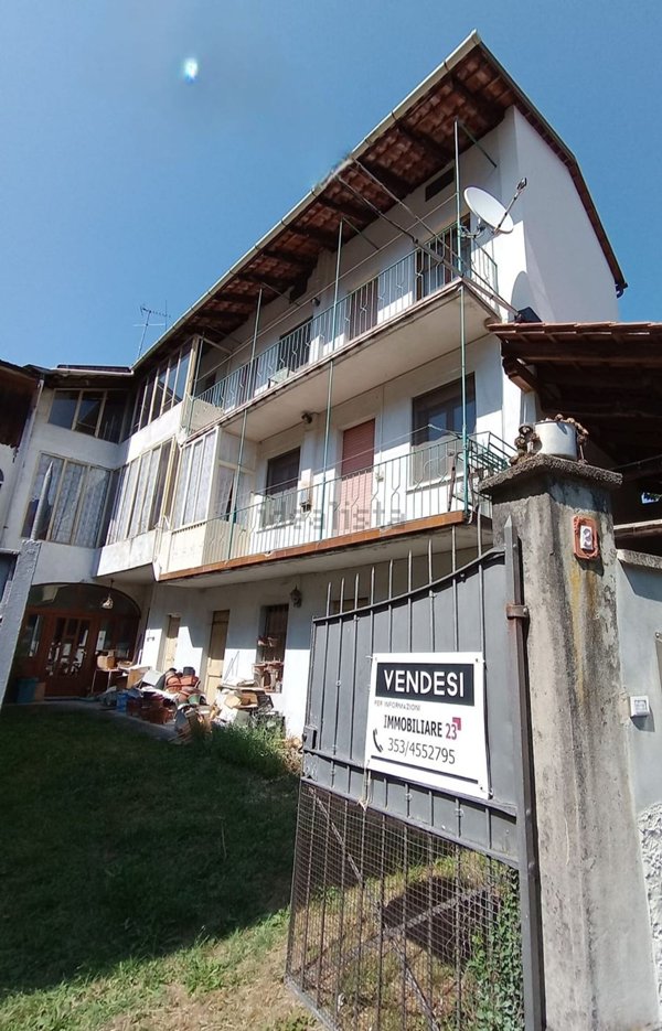 casa indipendente in vendita a Serravalle Sesia