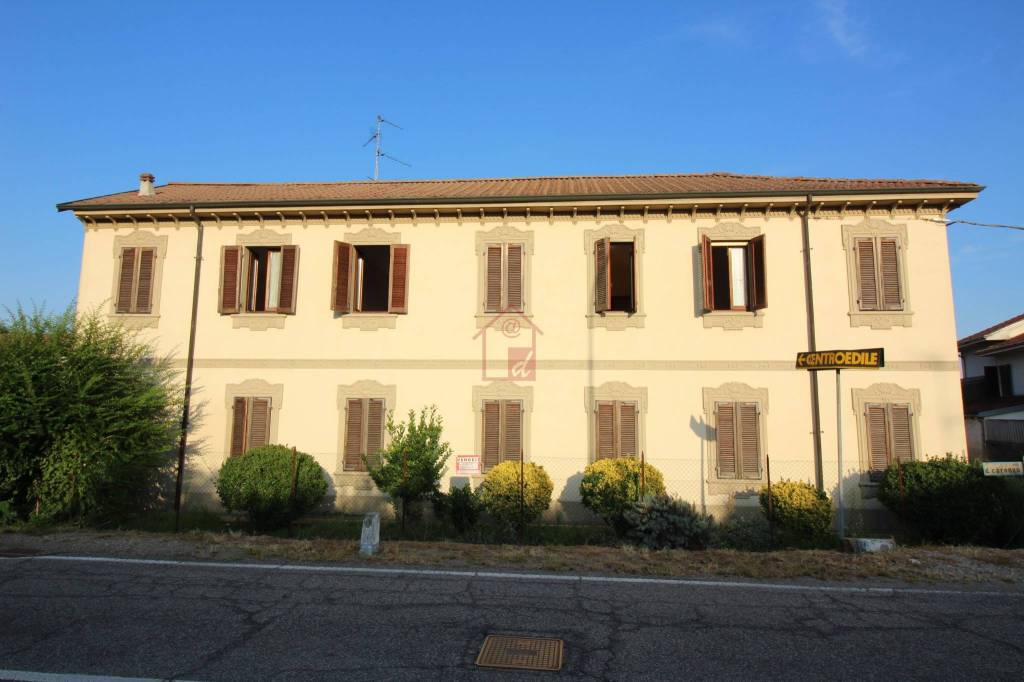 casa indipendente in vendita a Stroppiana
