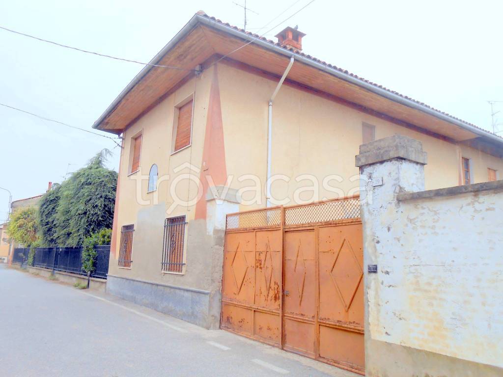 casa indipendente in vendita a Stroppiana