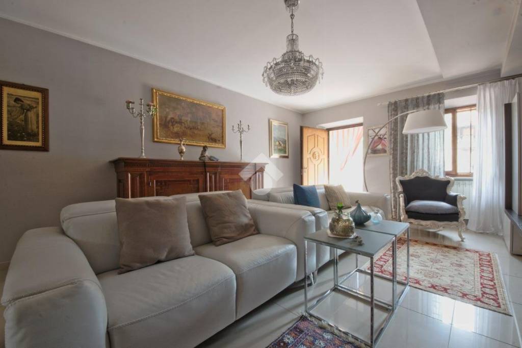 casa indipendente in vendita a Stroppiana