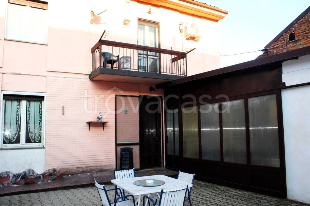 casa indipendente in vendita a Stroppiana