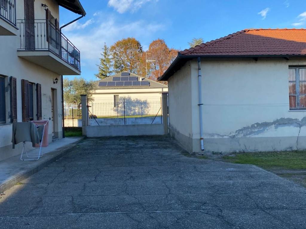 casa indipendente in vendita a Stroppiana