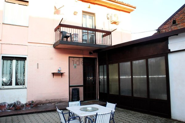 casa indipendente in vendita a Stroppiana