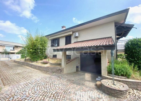 casa indipendente in vendita a Stroppiana