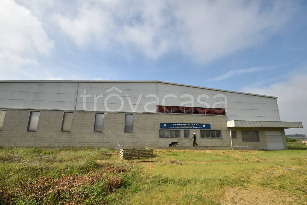 locale commerciale in vendita a Stroppiana
