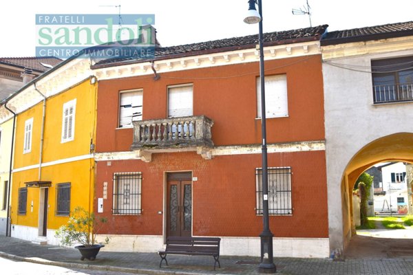 casa indipendente in vendita a Stroppiana
