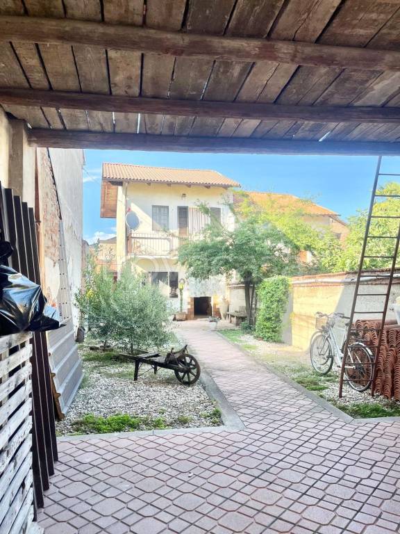 casa indipendente in vendita a Stroppiana