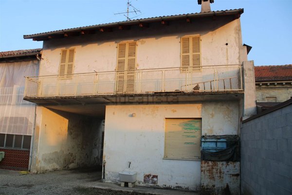 casa indipendente in vendita a Stroppiana