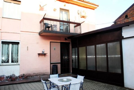 casa indipendente in vendita a Stroppiana