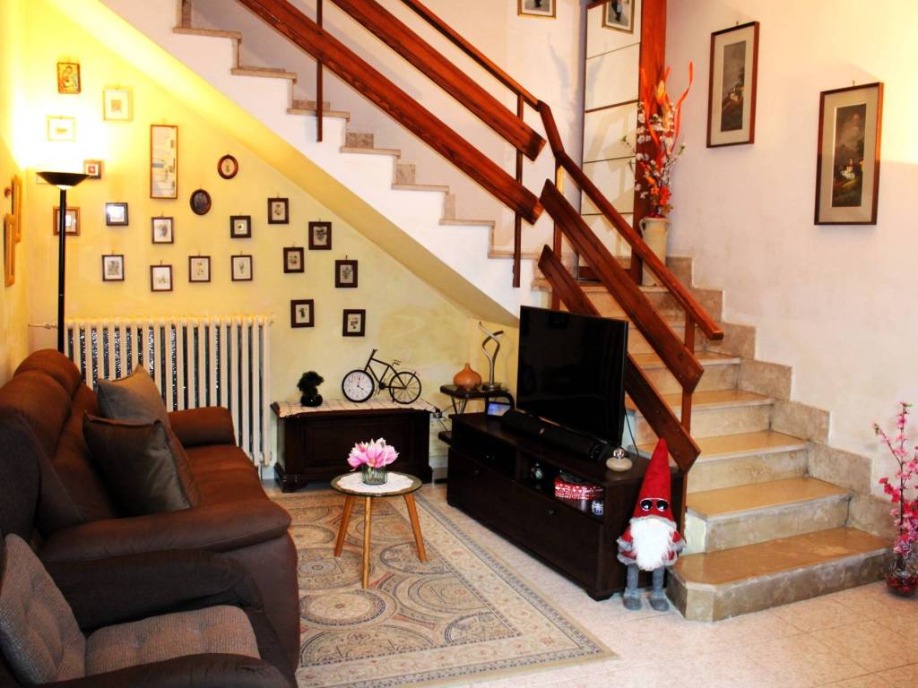 casa indipendente in vendita a Stroppiana