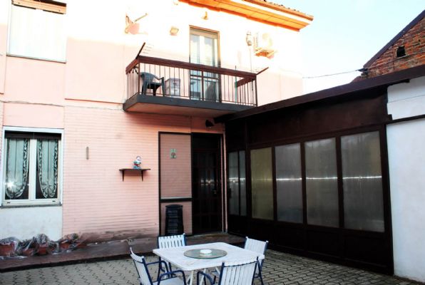 casa indipendente in vendita a Stroppiana