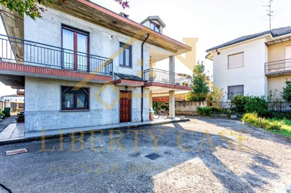 casa indipendente in vendita a Stroppiana