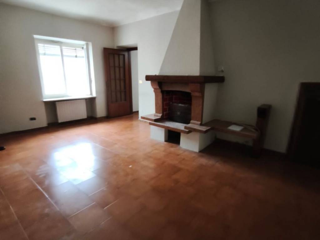 casa indipendente in vendita a Stroppiana