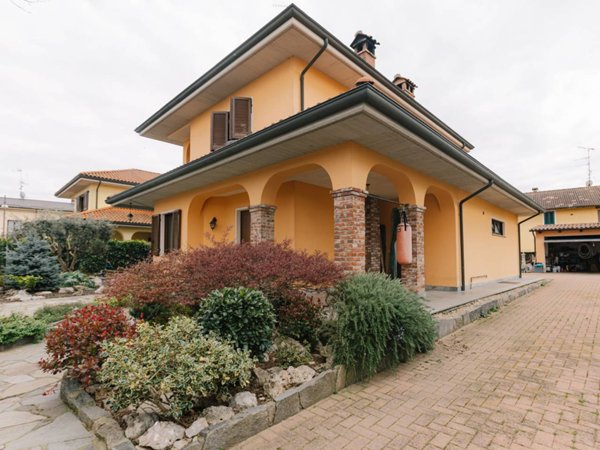 casa indipendente in vendita a Stroppiana