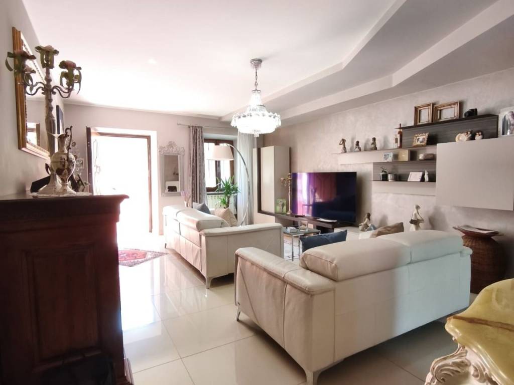 casa indipendente in vendita a Stroppiana