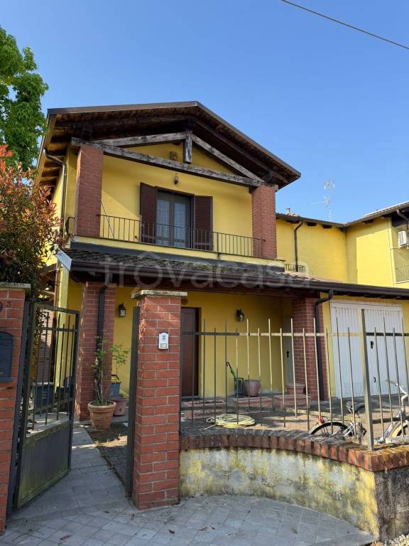 casa indipendente in vendita a Stroppiana