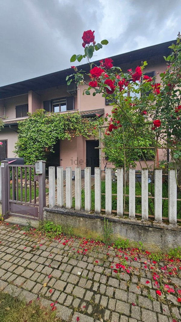 casa indipendente in vendita a Stroppiana