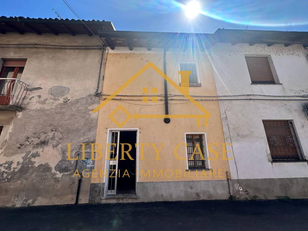 locale commerciale in vendita a Stroppiana