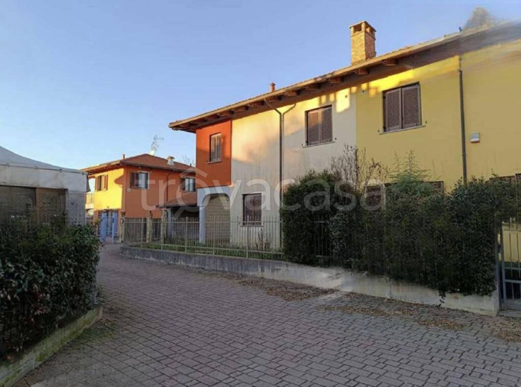 casa indipendente in vendita a Stroppiana