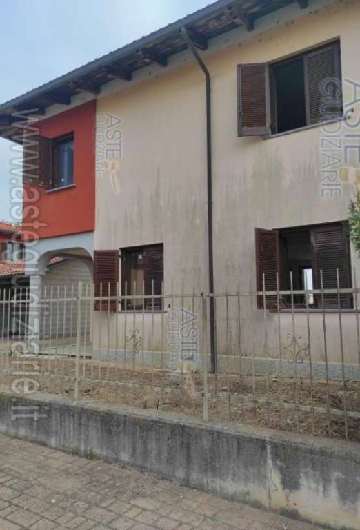 casa indipendente in vendita a Stroppiana