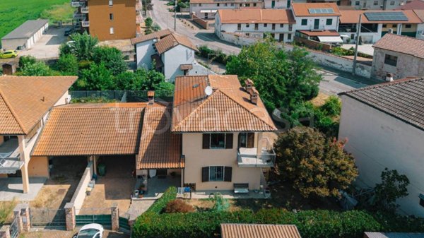 casa indipendente in vendita a Stroppiana