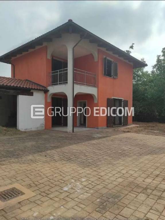 casa indipendente in vendita a Stroppiana
