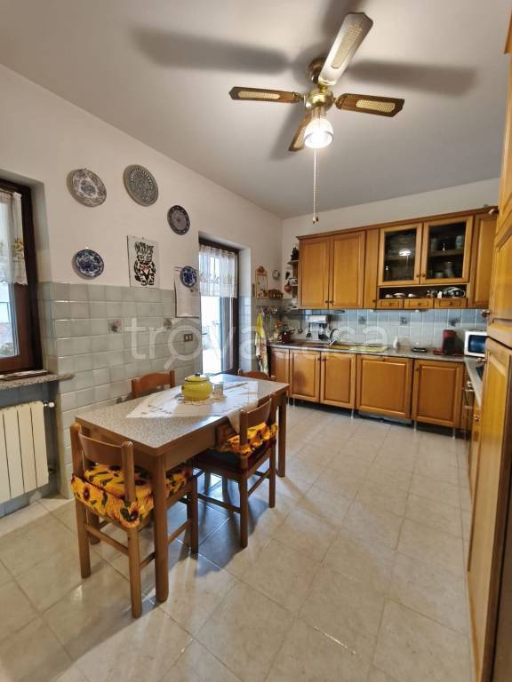 casa indipendente in vendita a Stroppiana