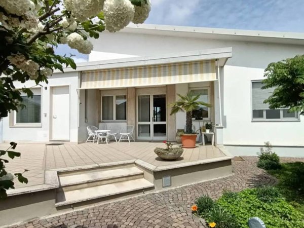 casa indipendente in vendita a Trino