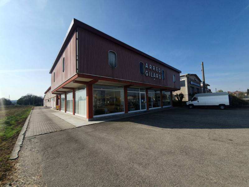 locale di sgombero in vendita a Trino