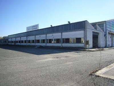 locale commerciale in vendita a Trino