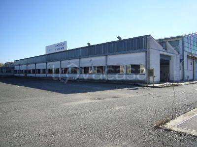 locale commerciale in vendita a Trino