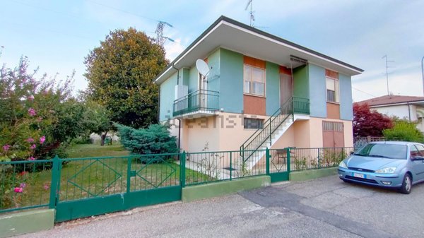 casa indipendente in vendita a Trino