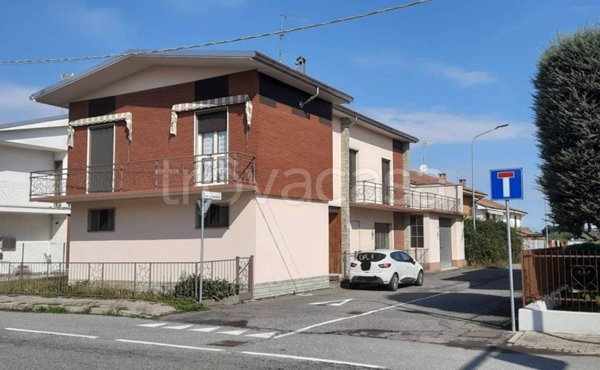 casa indipendente in vendita a Trino