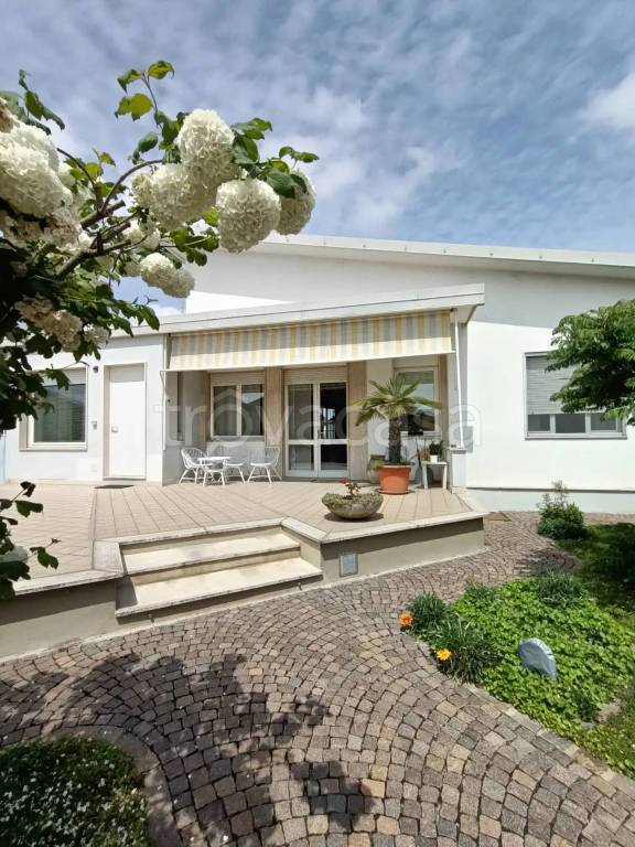 casa indipendente in vendita a Trino