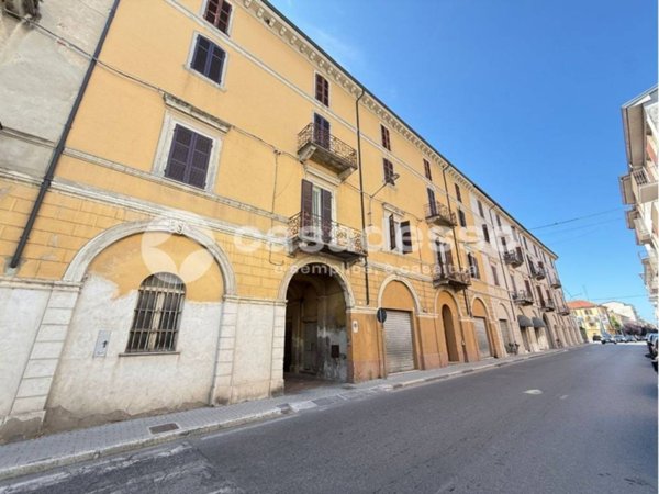 locale commerciale in vendita a Trino