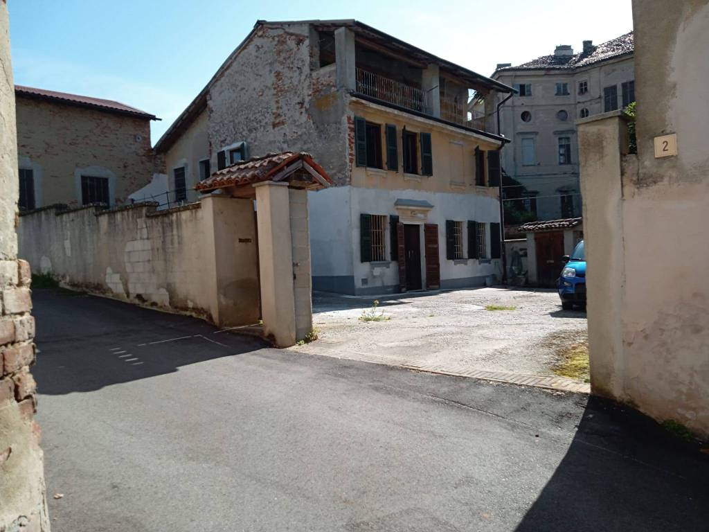 casa indipendente in vendita a Trino in zona Robella