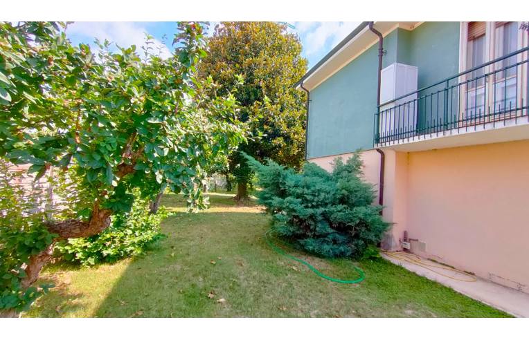 casa indipendente in vendita a Trino