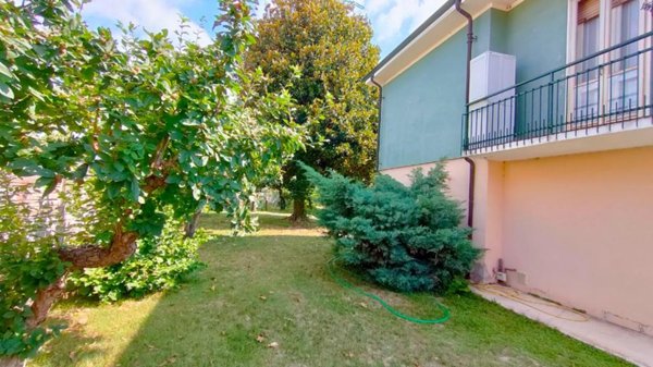 casa indipendente in vendita a Trino