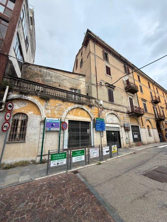 negozio in vendita a Trino