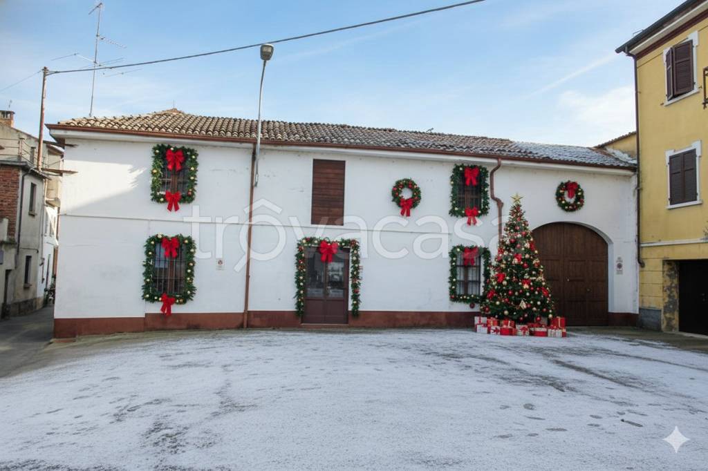 locale commerciale in vendita a Trino