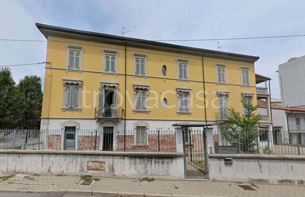 negozio in vendita a Trino