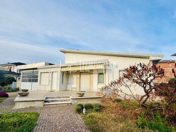 casa indipendente in vendita a Trino