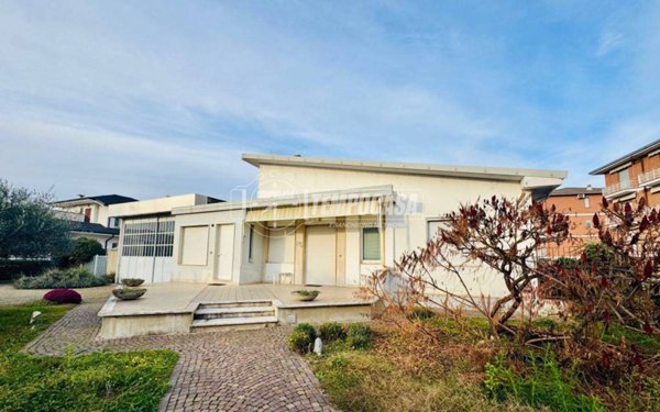 casa indipendente in vendita a Trino