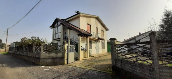 casa indipendente in vendita a Trino in zona Robella