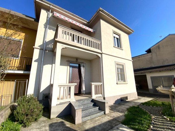 casa indipendente in vendita a Trino