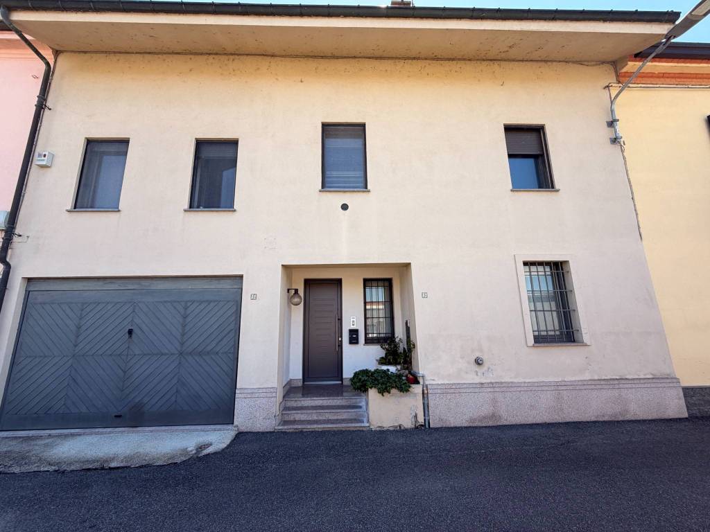 casa indipendente in vendita a Trino